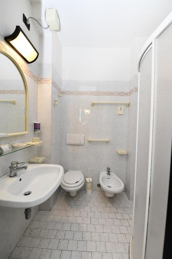 Hotel Criniera D'Oro Римини Екстериор снимка